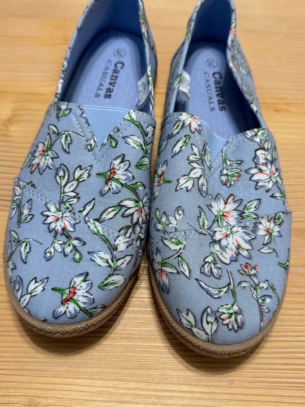 Canvas Casuals Light Blue Floral Slip-On Espadrilles size 9